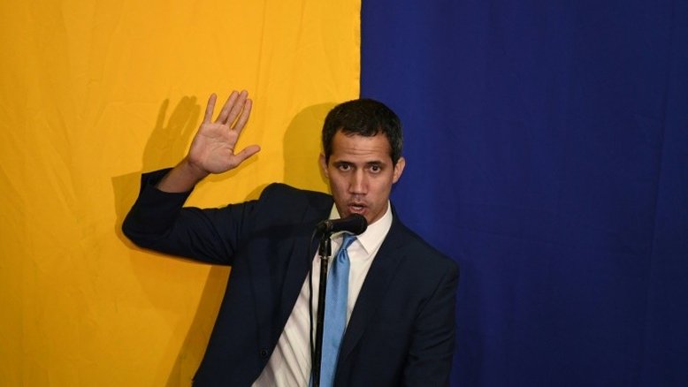 Guaidó é ratificado como presidente do Parlamento por deputados opositores