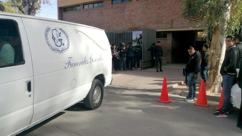 Menino mata professora e comete suicídio em escola no México