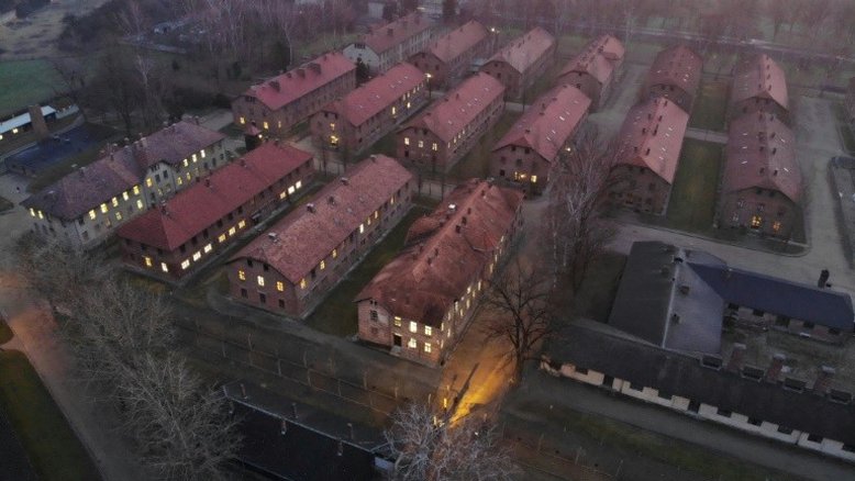 Sobreviventes voltam a Auschwitz 75 anos após libertação