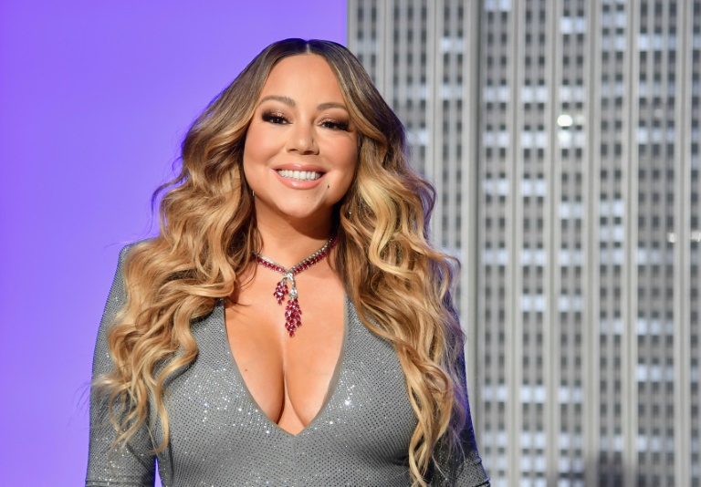 Após rompimento com gravadora de Jay-Z, Mariah Carey se pronuncia sobre assunto
