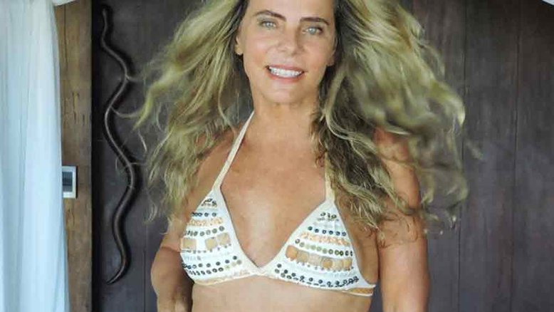 De biquini branco, Bruna Lombardi impressiona seguidores