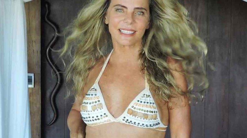 De biquini branco, Bruna Lombardi impressiona seguidores