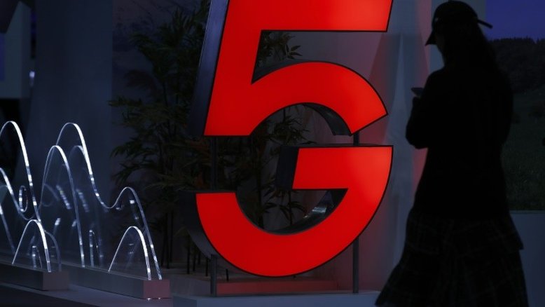 Boris Johnson pede que críticos da Huawei proponham alternativas