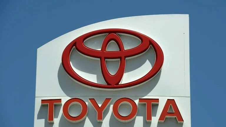Toyota supera VW e recupera liderança em vendas globais de automóveis em 2020