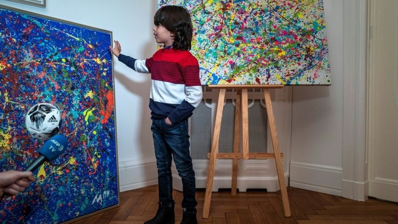 Considerado um 'mini Picasso', menino de 7 anos agita o mundo da arte