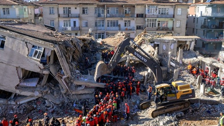 Sobe para 35 o número de mortos em terremoto na Turquia