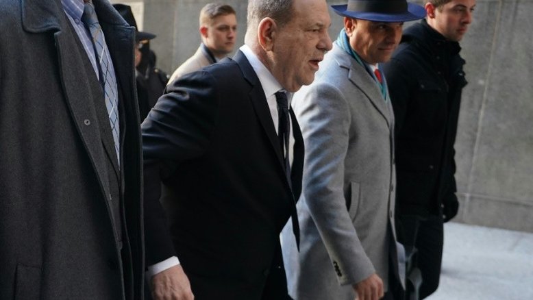 Promotoria apresenta Harvey Weinstein como predador sexual
