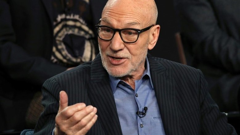 Ator Patrick Stewart revela fazer terapia para superar trauma de infância