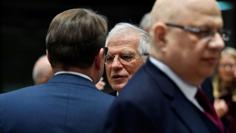 Chefe da diplomacia europeia defende controle do embargo de armas na Líbia