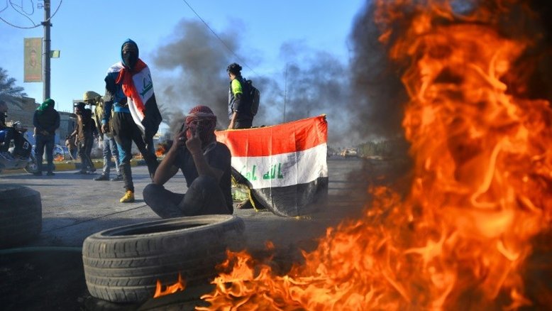 Manifestantes antigovernamentais do Iraque em pé de guerra com 'ocupantes' EUA e Irã