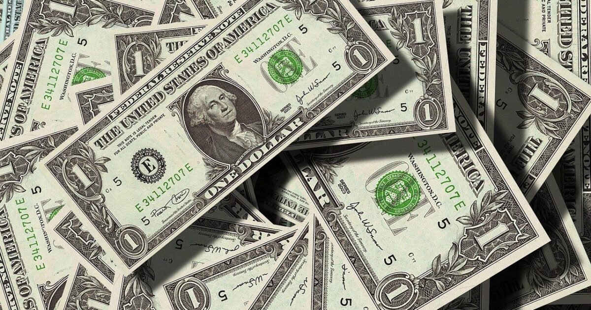 Dólar disparou em 2020 com alta de mais de 29%, juros baixos e incertezas fiscais