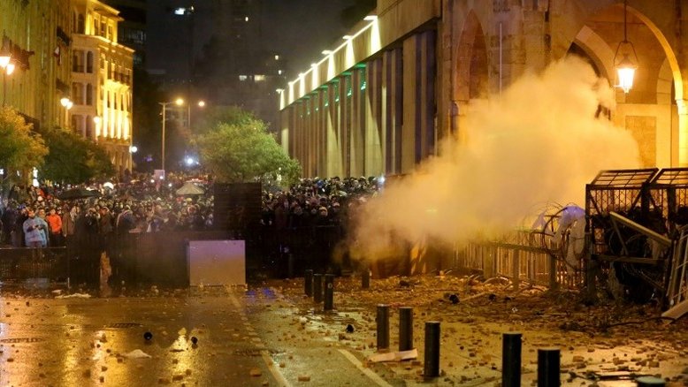 Presidente do Líbano convoca reunião de segurança após violento fim de semana de protestos