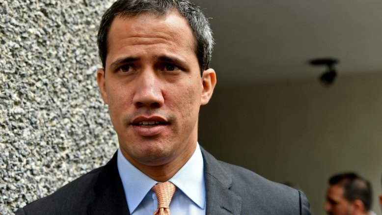 Guaidó vai à Colômbia para reunião com secretário de Estado dos EUA