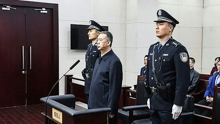 Ex-presidente da Interpol é condenado a 13 anos de prisão na China