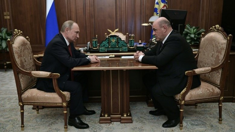 Putin indica chefe da Receita para cargo de premier