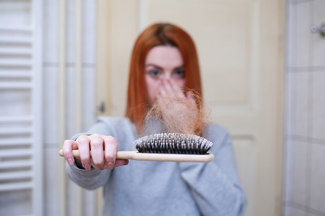 Mitos e verdades sobre queda de cabelo e seu crescimento