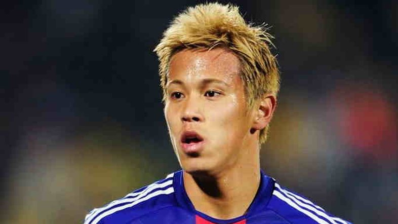 Botafogo oficializa contratação do meia japonês Honda