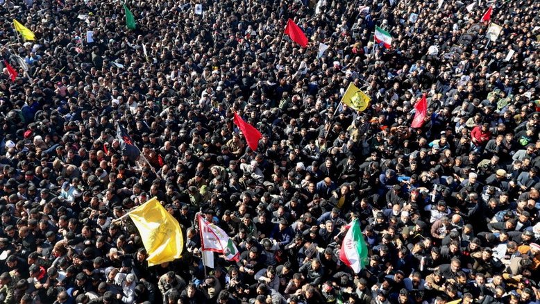 Tumulto em funeral de Soleimani deixa ao menos 56 mortos
