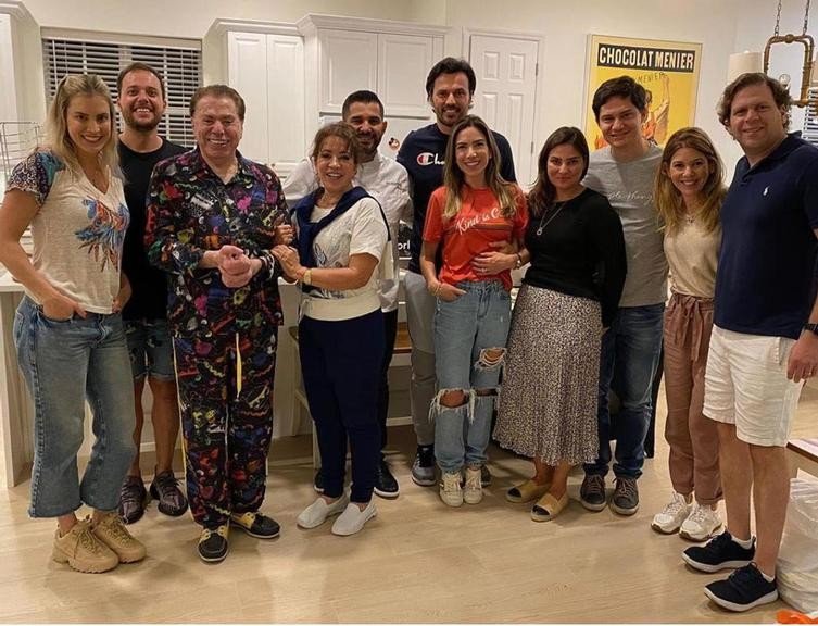 Silvio Santos rouba a cena ao posar de pijama em jantar com as filhas 4 Silvio Santos rouba a cena ao posar de pijama em jantar com as filhas