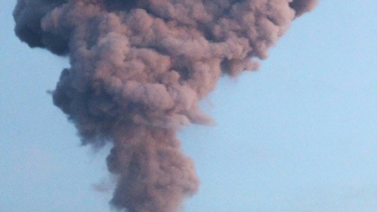 Vulcão Merapi expele lava incandescente na Indonésia