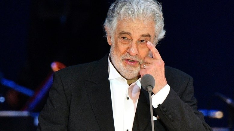 Plácido Domingo pede perdão às mulheres que o acusam de assédio sexual