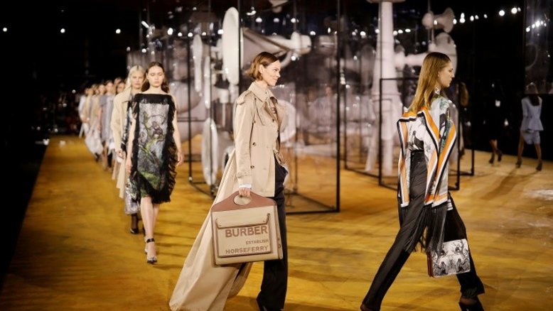 Semana de Moda de Londres começa ofuscada por novo coronavírus