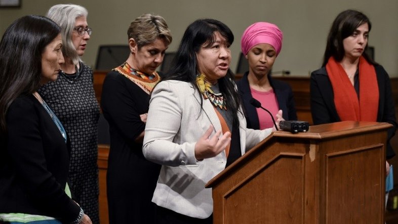 Relação Trump-Bolsonaro é uma ameaça, diz congressista indígena dos EUA