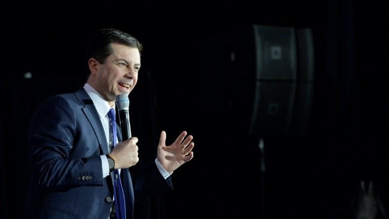 EUA: Eleitora pede para mudar voto após saber que candidato é gay