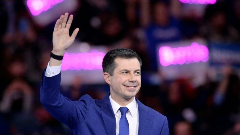 Bernie Sanders denuncia ataques homofóbicos contra Pete Buttigieg