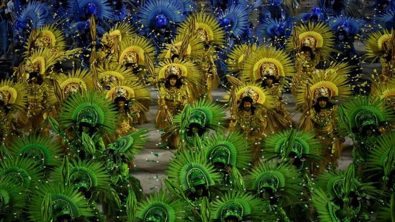 Alegria e protesto no encerramento dos desfiles do Carnaval do Rio