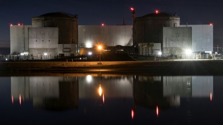 França desativa um reator sua de central nuclear mais antiga