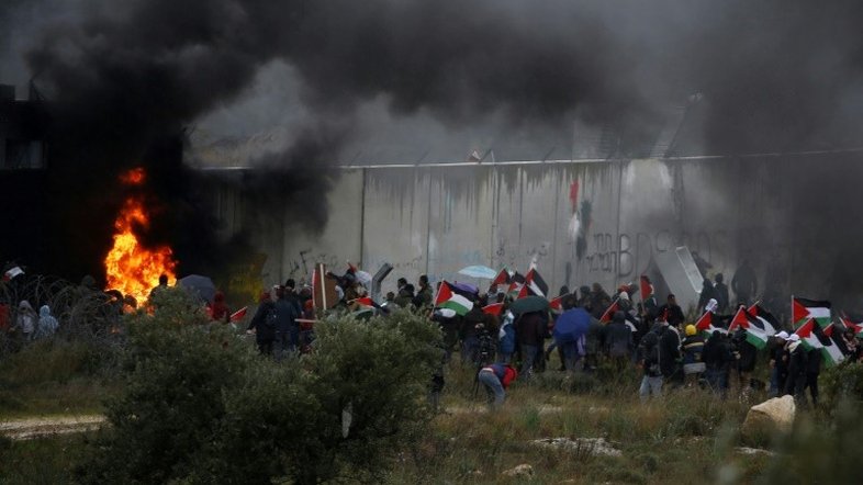 Israel ataca com tanques postos militares em Gaza após disparo de projetil