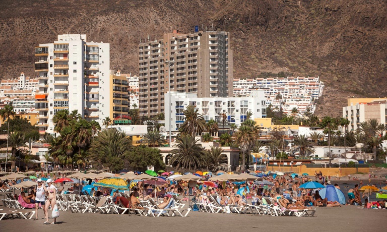 Ativistas protestam na Espanha contra turismo excessivo: 'Esta praia é nossa!'