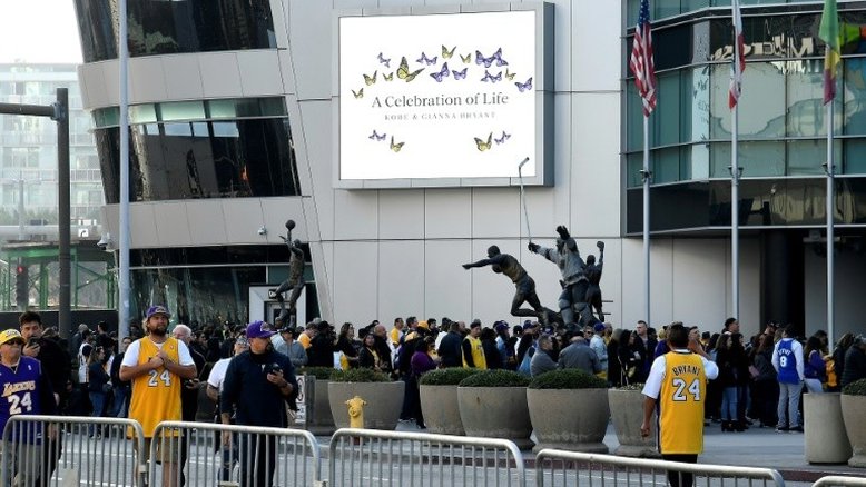 Beyoncé abre cerimônia em homenagem ao astro Kobe Bryant, em Los Angeles