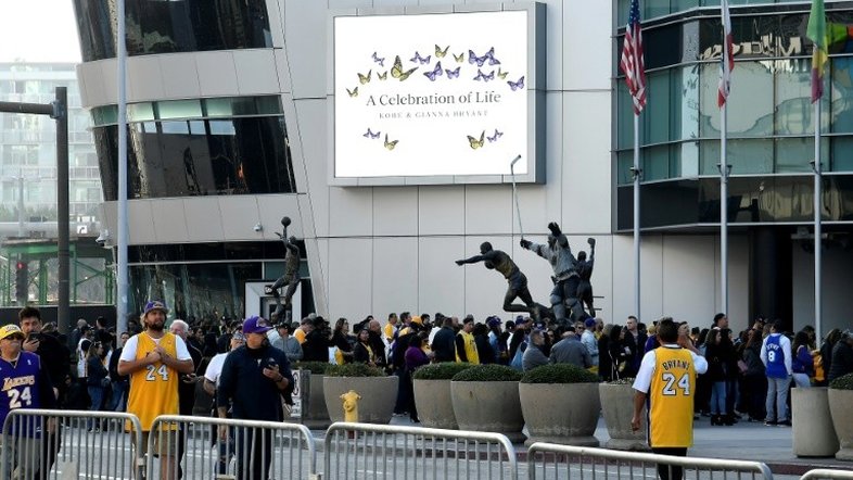 Beyoncé abre cerimônia em homenagem ao astro Kobe Bryant, em Los Angeles