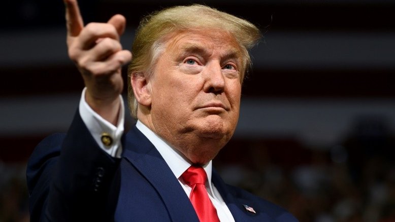 Equipe de campanha de Trump processa New York Times por difamação