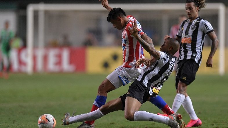 Jogadores pedem paciência após a eliminação do Atlético-MG