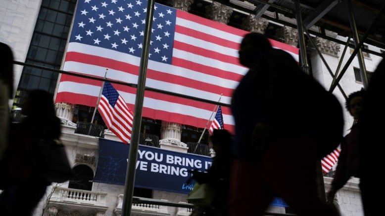 Wall Street fecha com forte queda por coronavírus