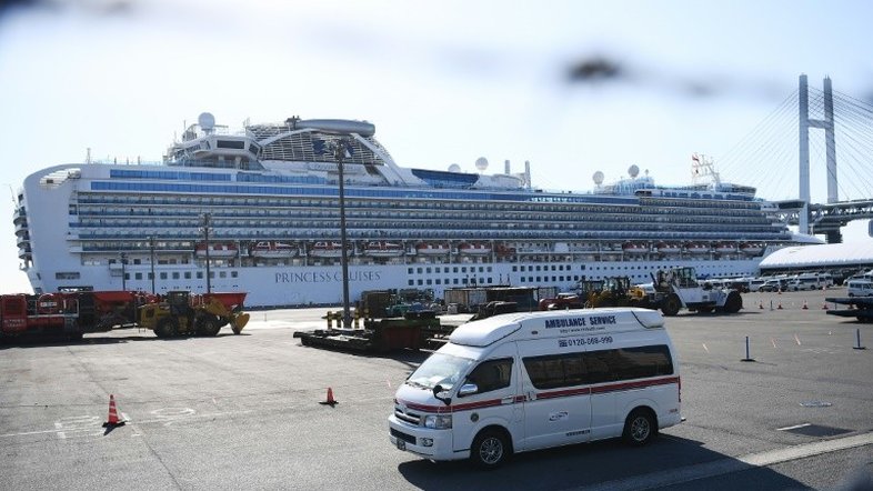 Confirmados 44 novos casos de COVID-19 a bordo de navio no Japão