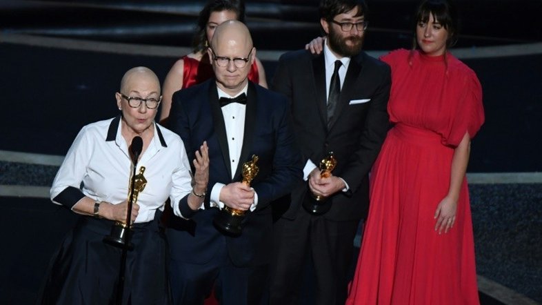 'Parasita' faz história com o Oscar de melhor filme; 'Democracia em Vertigem' perde entre documentários