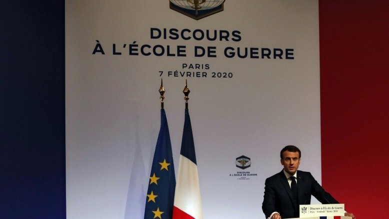 Macron convida europeus a 'diálogo estratégico' sobre dissuasão