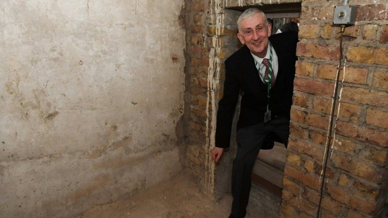 Porta oculta revela segredos centenários no Parlamento de Westminster