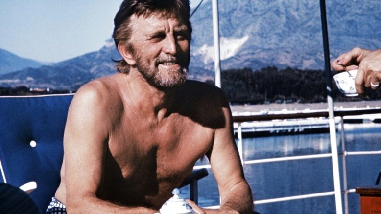 Kirk Douglas, o filho do trapeiro se transformou em uma lenda de Hollywood