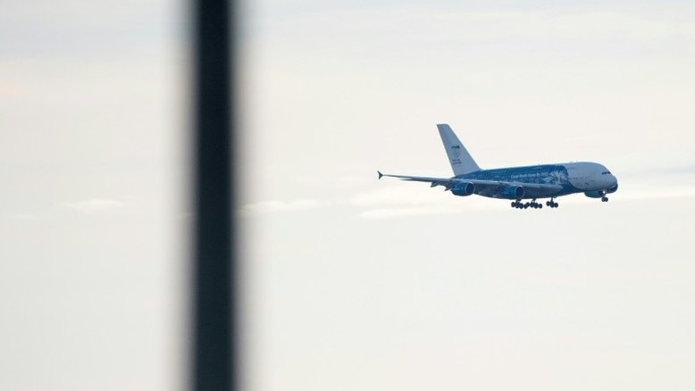 Testes de repatriados à França procedentes de Wuhan deram negativo
