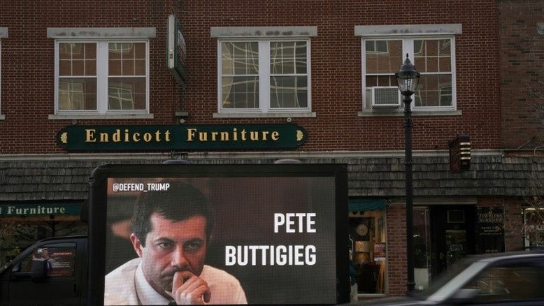 Buttigieg e Sanders, estrelas do debate democrata em New Hampshire