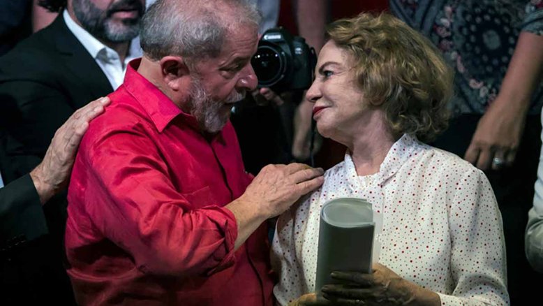 Livro revela que Marisa cogitou divórcio de Lula por possível adultério
