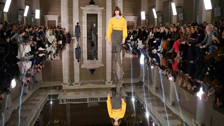 Três mulheres marcam desfiles de domingo na Semana de Moda de Londres