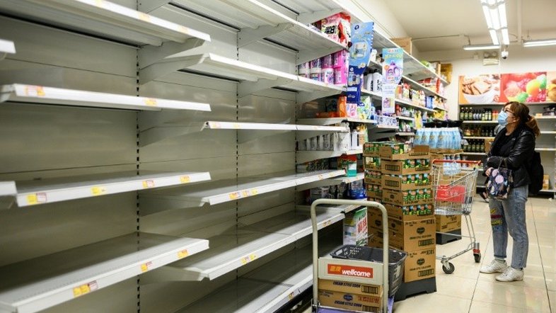 Com corrida às compras, supermercados já têm redução de produtos nas prateleiras