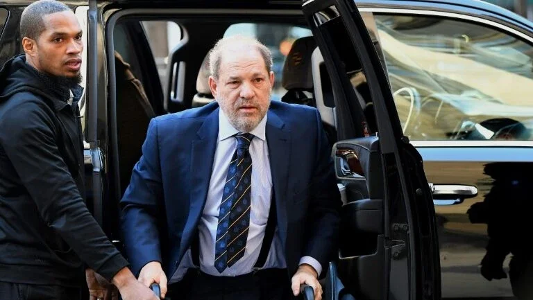 Termina sem veredicto primeiro dia de deliberações no julgamento de Weinstein