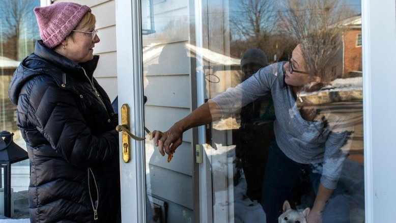 Babás e carros compartilhados, os últimos preparativos antes dos 'caucuses' de Iowa
